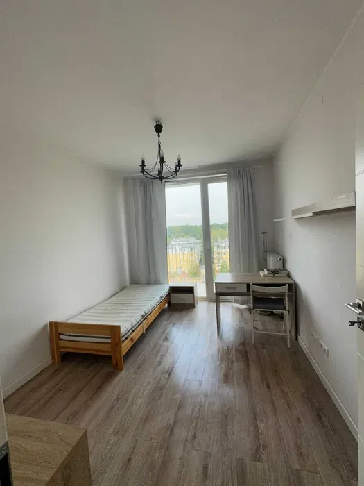 Ładny pokój z balkonem w apartamentowcu na Natolinie; Ursynów - 1/5