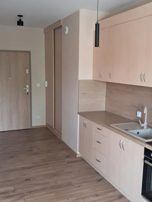 Wynajmę nową kawalerkę na Piłsudskiego - 1/8