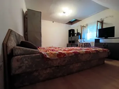 Pokoj duzy w domku - miniatura 2