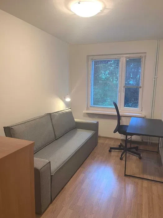 Pokój na wynajem - 9m2, Os. Kosmonautów, wysoki parter, mieszkanie trzypokojowe - 1/8