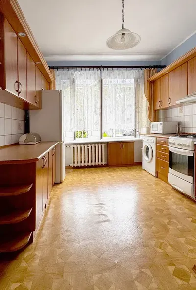 Kawalerka 37 m2 parter c.o. garaż ul. Niemcewicza - miniatura 4