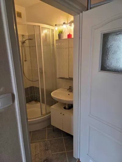 Duża kawalerka 36m² z osobną kuchnią, balkonem i klimatyzacją - Sielawy 4 Naramowice - bezposrednio - miniatura 4