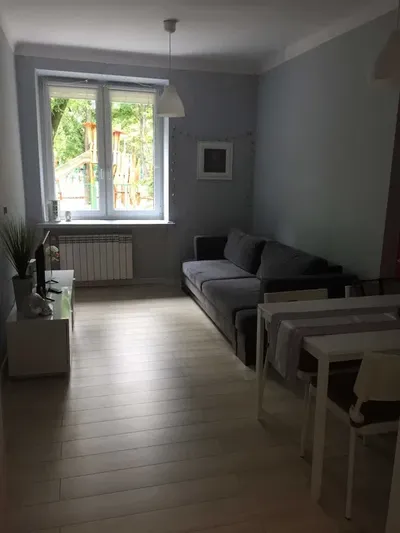 Przytulne mieszkanie po remoncie w zielonej okolicy – Śródmieście (Muranów), ul. Lewartowskiego, Comfortable Apartment in a Green Area – Śródmieście - miniatura 2