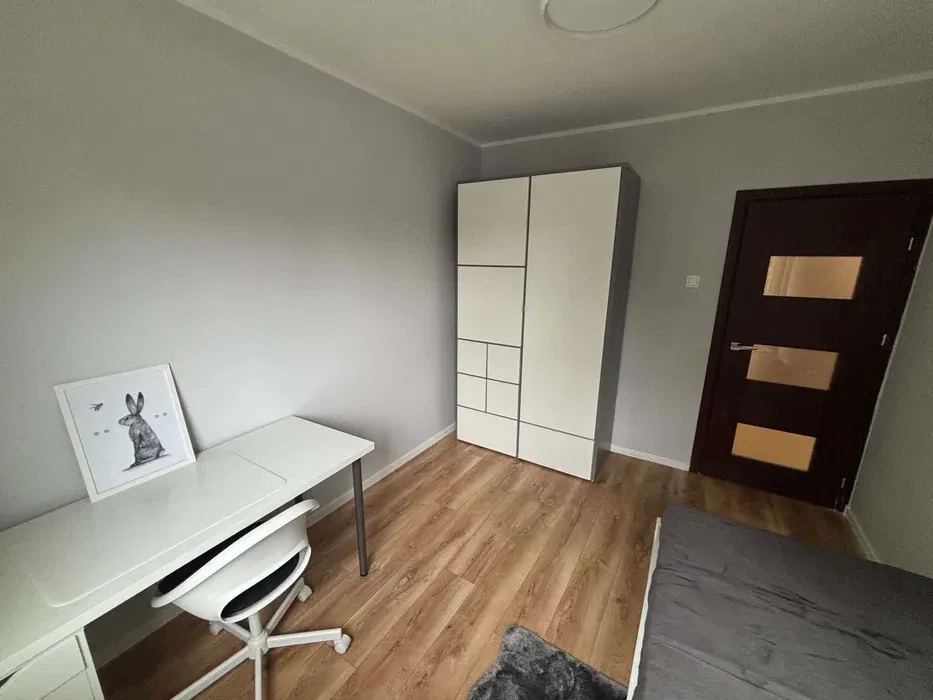 Do wynajęcia pokój jednoosobowy dla Studentki, blisko ŚUM, ul. Gdańska 18 - 1/8