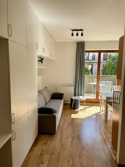 Jasne mieszkanie 29m2 na zamkniętym os. Mozarta | W pełni umeblowane | Duży balkon, widok na ogród! Bezpośrednio! 2 min do tramwaju - Dostępne od 1.10