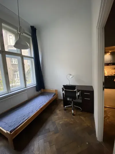 Pokoj w kamienicy centrum Krakowa - miniatura 2
