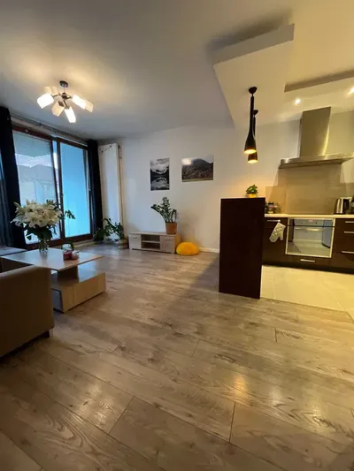 Komfortowe 2-pokojowe mieszkanie 48 m² z garażem i komórką lokatorską w cenie - miniatura 2