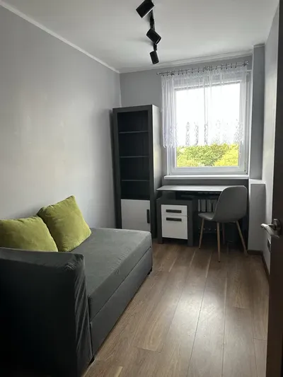 Pokój na wynajem w 3 pokojowym mieszkaniu
