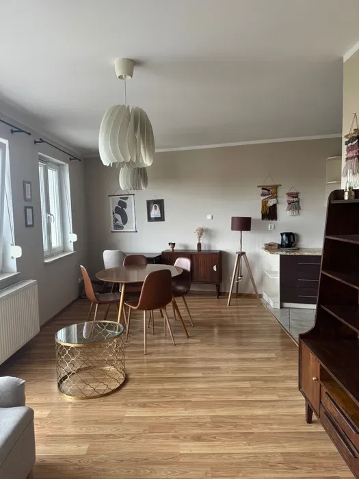 Stylowe mieszkanie 35 m² w klimacie mid-century modern, 10 minut pieszo od Starówki - 1/8