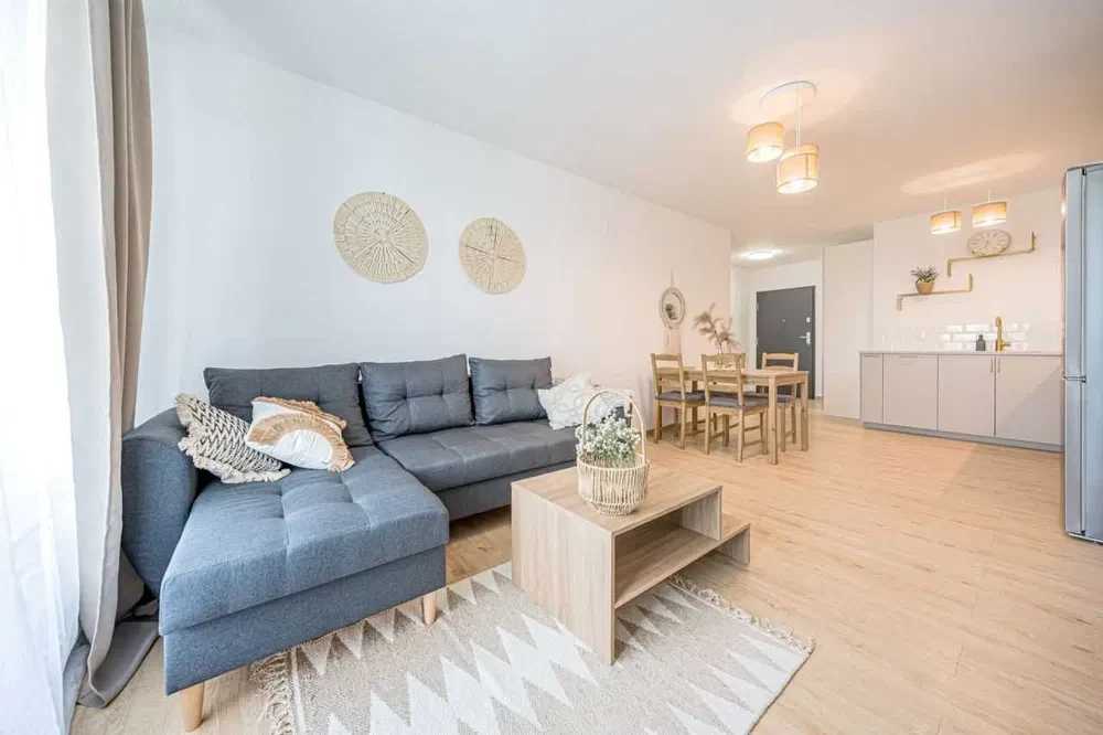 Bezpośrednio - Letnica | 2 pokoje 46 m² | Umeblowane | Blisko morza | Widok z okien na ogródki działkowe - 1/8