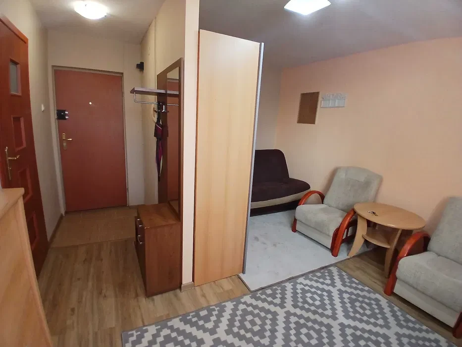 Wynajmę kawalerkę przy ul. Hutniczej - 1/8