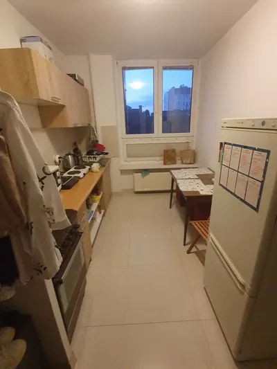 Pokój w mieszkaniu 3 pokojowym dla studentów, młodych - miniatura 3