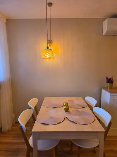 Wynajem jednopokojowe/ 32 m2/ osobna kuchnia/miejsce postojowe za szlabanem/ klimatyzacja/bez pośredników - miniatura 2