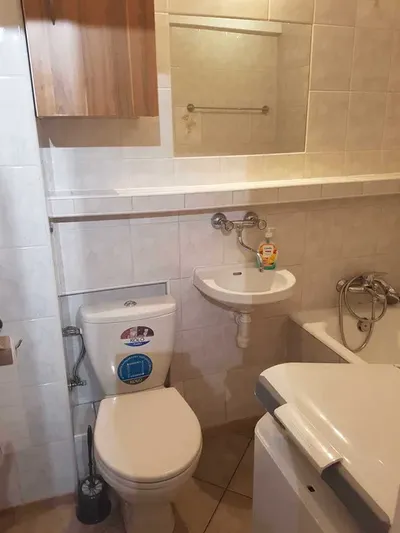 Mała kawalerka z balkonem do wynajęcia - miniatura 3