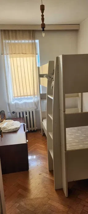Pokój 10m2 na wynajem ze wspólną kuchnią i łazienką - 1/5