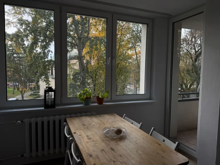 Jasne 3 pokoje, 44 m², Szwoleżerów / Łazienki Królewskie, balkon, nowa kuchnia i meble - 1/8