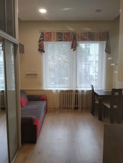 Doskonała lokalizacja, w pełni funkcjonalna kawalerka. - miniatura 2