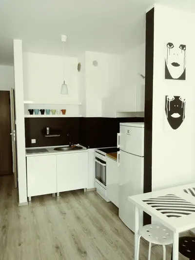 Nowoczesna i przytulna kawalerka 31 m² z balkonem i osobną garderobą | Marysin Wawerski 5 min od SKM