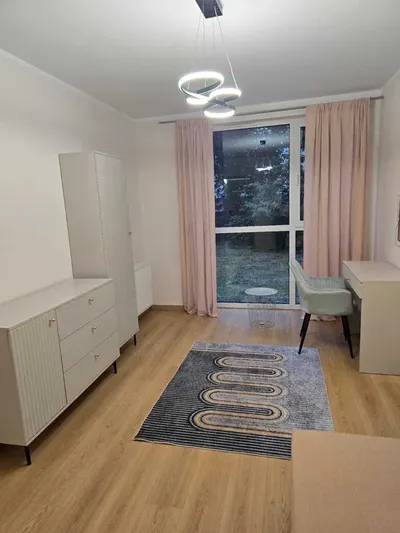 Wynajmę mieszkanie dla studentek zostal jeden pokoj - miniatura 5