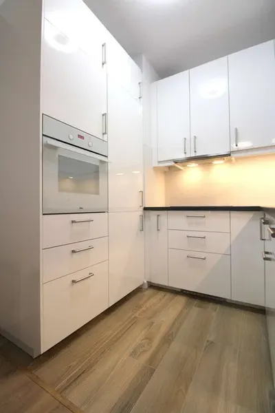 Praga Południe 2 pokoje 41 m2 apartamentowiec balkon garaż - miniatura 3