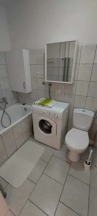 Kawalerka os. Kościuszkowskie - dobra lokalizacja - do wynajęcia - miniatura 4