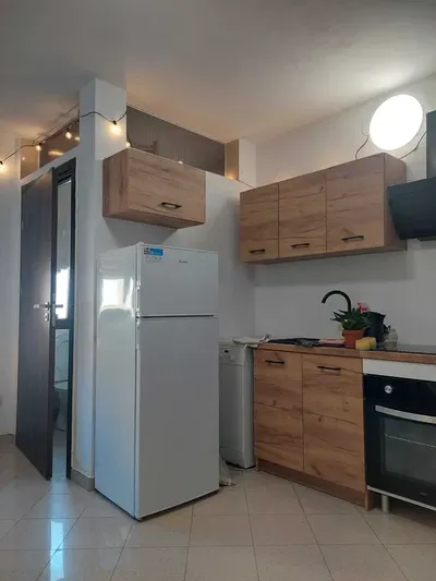 Właściciel wynajmie przytulną nową kawalerkę - miniatura 3
