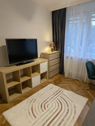 Kawalerka - 2 pokoje - od właściciela - blisko Ronda Mogilskiego - miniatura 2