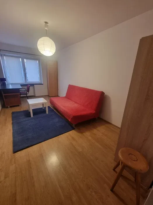 Przestronny pokój dla dziewczyny w spokojnej okolicy - 1/8