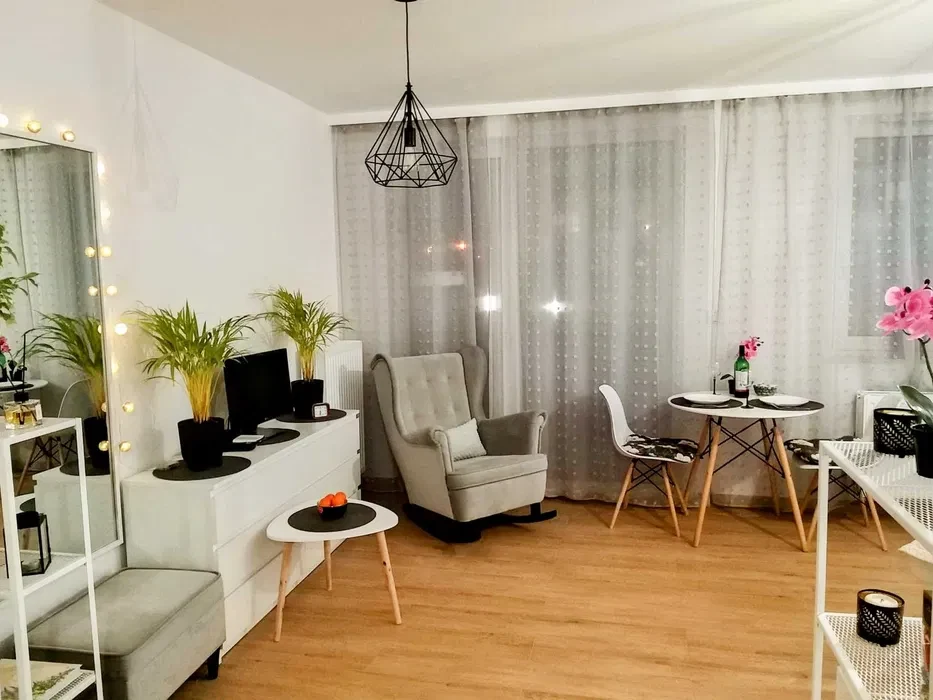 Nowoczesny nowy apartament z balkonem, garażem, super lokalizacja! - 1/8