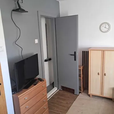 Kawalerka całość 1800zł - miniatura 4