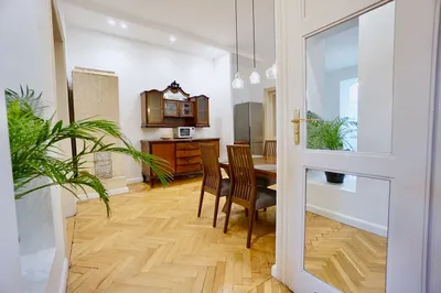 Apartament z widokiem na zieleń; 3 pokoje + kuchnia z jadalnią; Plac Na Groblach 17; 85 m2 u stóp Wawelu