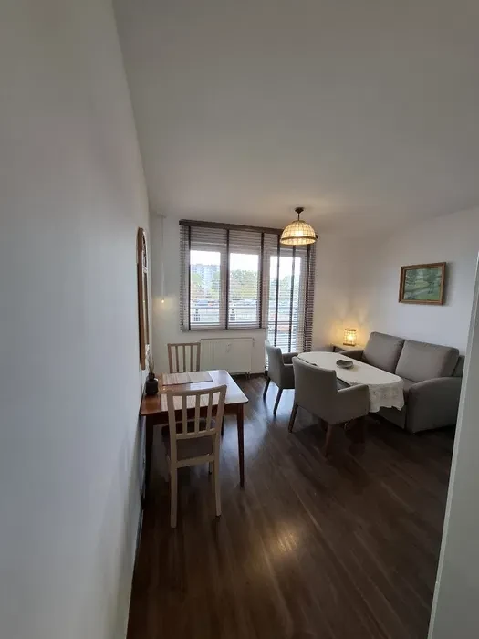 Wynajmę bezpośrednio mieszkanie 35 m² 2 pok.piętro 2/3, miejsce garażowe - 1/8