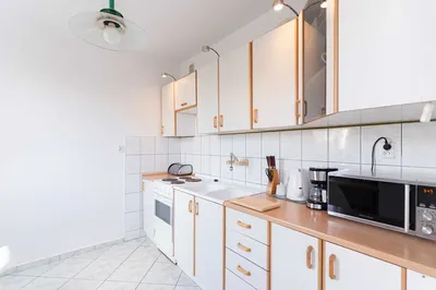 Do wynajęcia kawalerka z balkonem z niskim czynszem. - miniatura 5