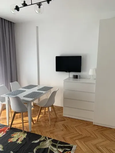 Kawalerka jak nowe wnetrze/ Ochota 3 km od Centrum, ul Grójecka - miniatura 2