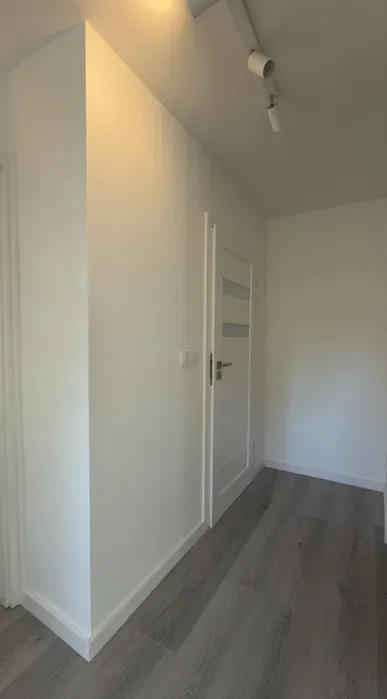 Do wynajęcia komfortowe, świeżo wyremontowane mieszkanie o powierzchni 38 m², położone przy ul. Kochanowskiego w Warszawie, na Bielanach 2 pietro - miniatura 3