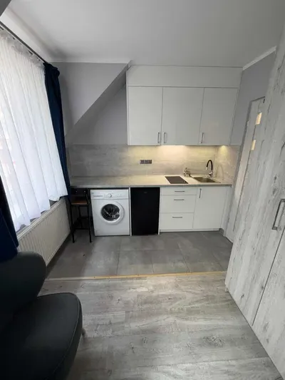 Kawalerka 15 m² z aneksem kuchennym i prywatną łazienką – Kraków, ul. Kadecka - miniatura 5