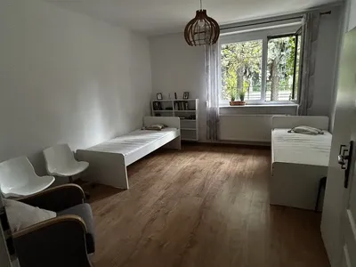 Pokoje dla studentów - bliźniak, parter, zielona okolica blisko przystanku - miniatura 2