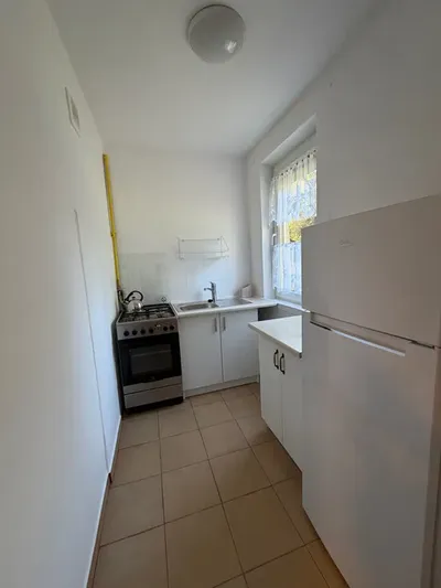 BIELANY / blisko AWF / 27 m2-widna kuchnia-częściowo umeblowane - miniatura 3