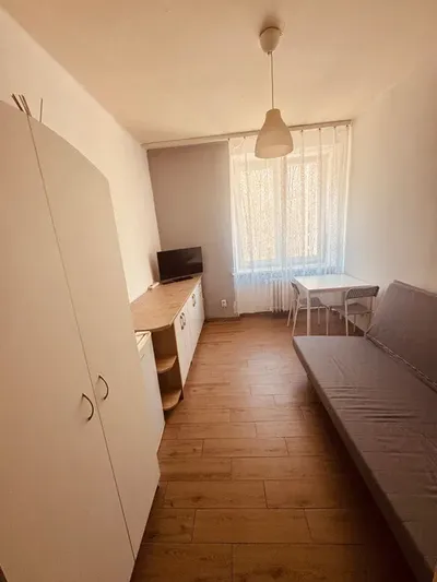 Kawalerka do wynajęcia, dostępna od zaraz. - miniatura 2