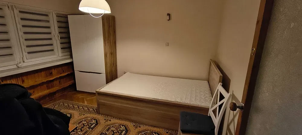 Pokój w mieszkaniu dwupokojowym po remoncie - 1/8