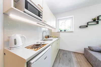 Kawalerka w Katowicach Ligota-Panewniki, wyposażona w aneks kuchenny i łazienkę, teren ogrodzony, WIFI Światłowód, możliwość parkowania samochodów - miniatura 5