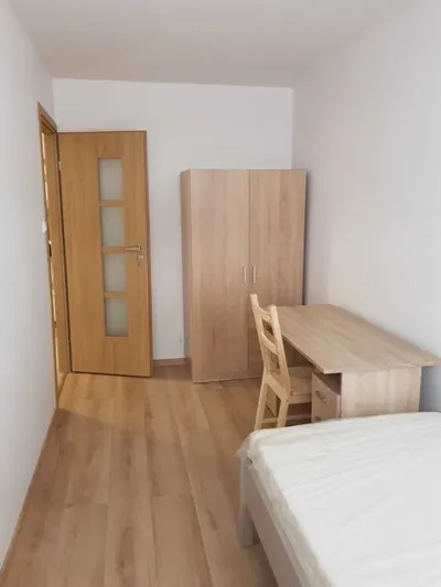 Pokój do wynajęcia przy Rondzie ONZ w centrum warszawskiego CITY w trzypokojowym mieszkaniu , w którym mieszka od paru lat dwóch studentów - miniatura 4
