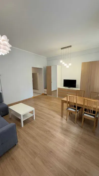 Umeblowana kawalerka o powierzchni 40m², położone przy ul. Wierzbowej 5 w Poznaniu. - miniatura 2