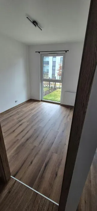Mieszkanie dwupokojowe z ogródkiem - miniatura 2