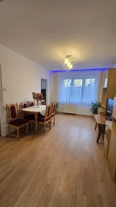 Mieszkanie na wynajem 53m², 3 pokoje, parter, Mokre - 1/8