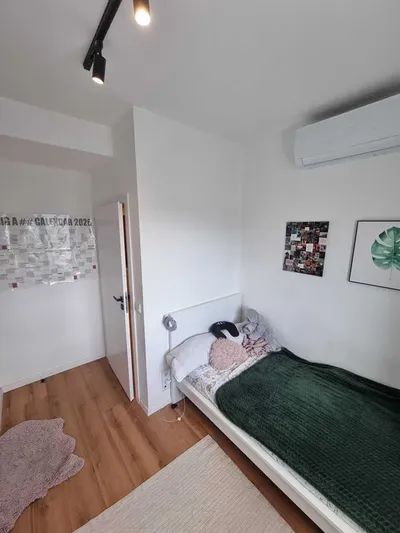 Mieszkanie studenckie,został 1pokój,Sławinek,Room for Rent,we speak english. - miniatura 2