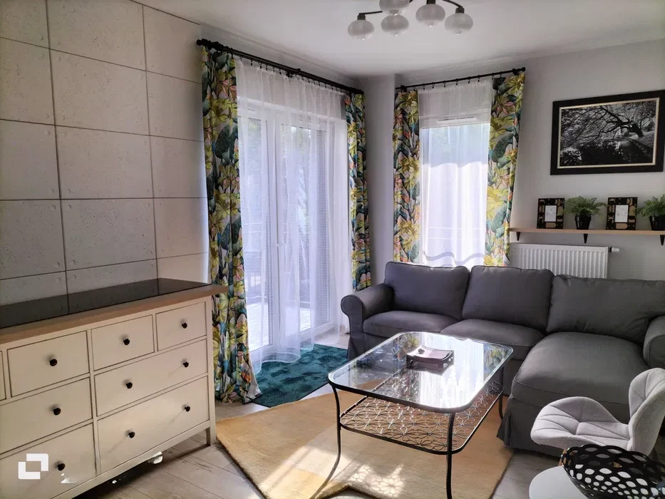 Skrzyżowanie Marszałków umeblowany apartament 53 m salon z kuchnią , dwa pokoje, garaż - 1/15