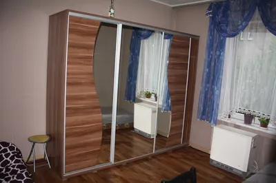 4 pokojowe mieszkanie , blisko UE