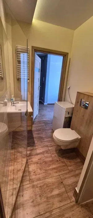 Mieszkanie 26 m kw, pierwsze piętro blisko centrum - miniatura 4