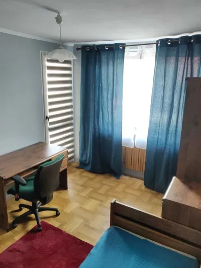 Pokój jednoosobowy z balkonem - dom w spokojnej okolicy blisko centrum | Osiedle Mieszka I - miniatura 2